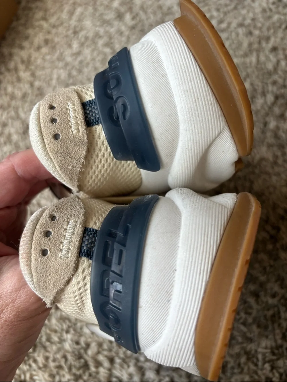 Kineric SOREL  like new Cream Sneakers with Navy and Teal Accents womens sz 6-7